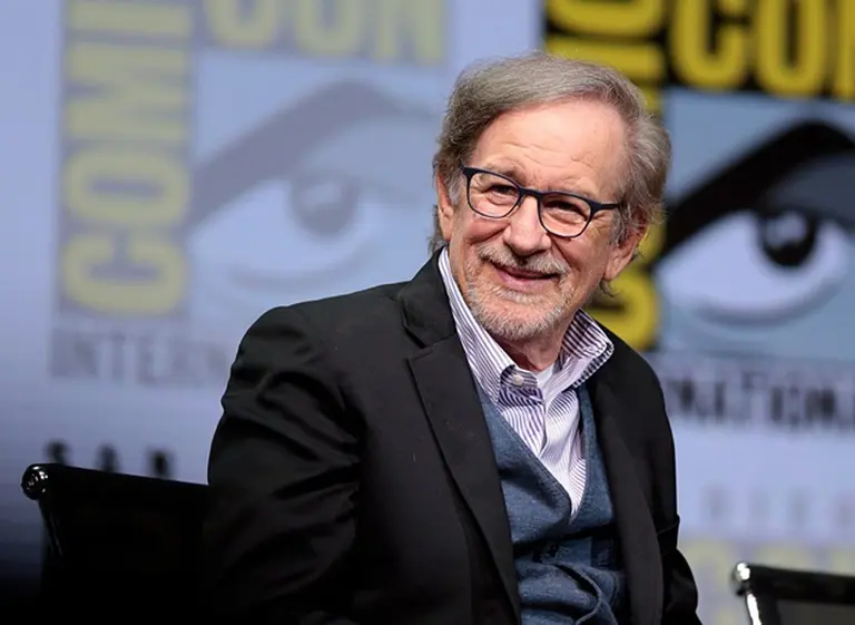 Apple se alí­a con Steven Spielberg para entrar en el negocio de la televisión