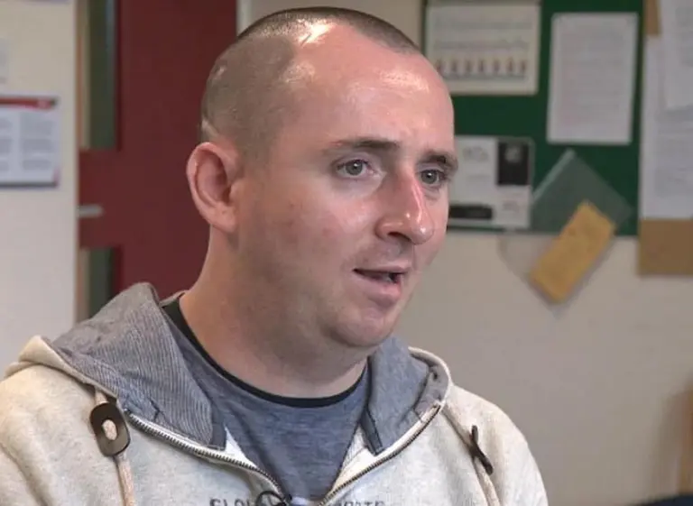 La dramática historia del hombre al que le diagnosticaron risa patológica