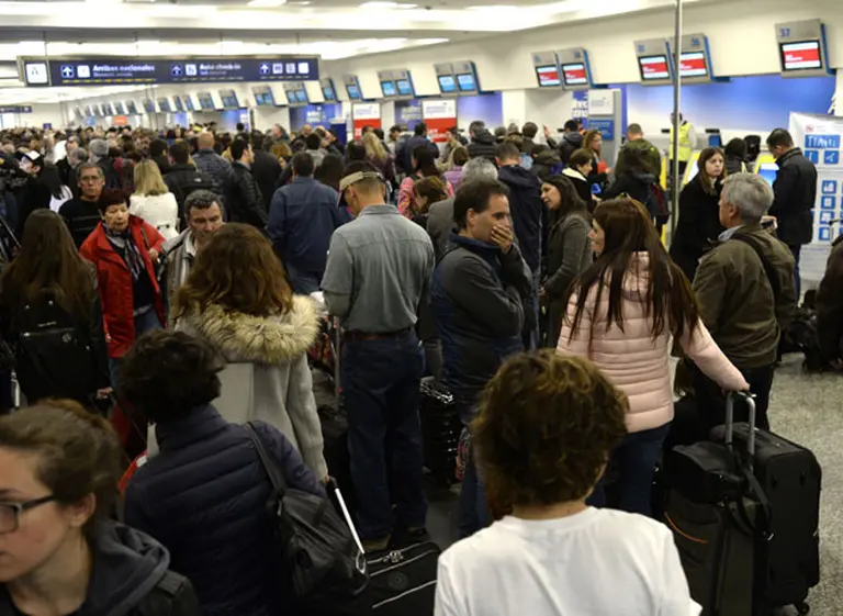 Gremios-Aerolí­neas: la reunión fracasó y peligran vuelos del fin de semana
