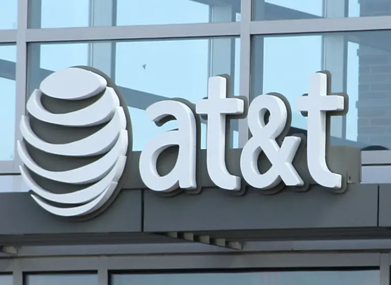 AT&T analiza la venta de sus activos en América latina