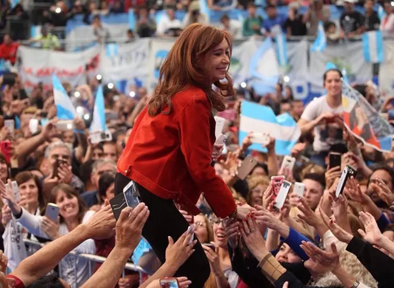 La mirada de un medio extranjero: Cristina lucha hasta el final para evitar su derrota más dura