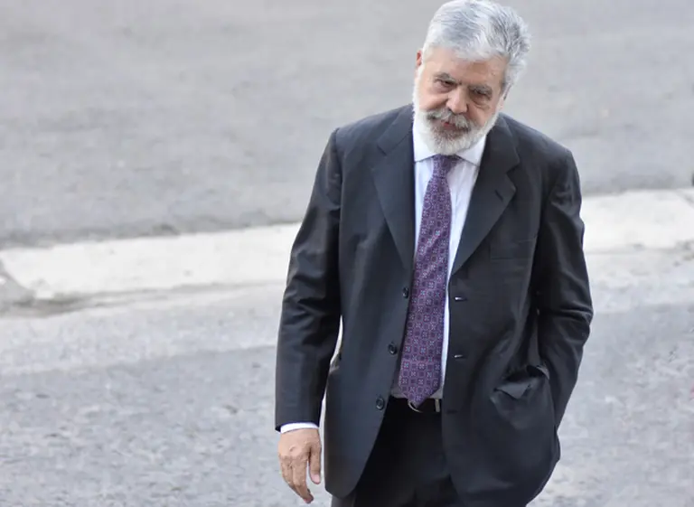 Ante el debate de su desafuero, De Vido pidió licencia como diputado
