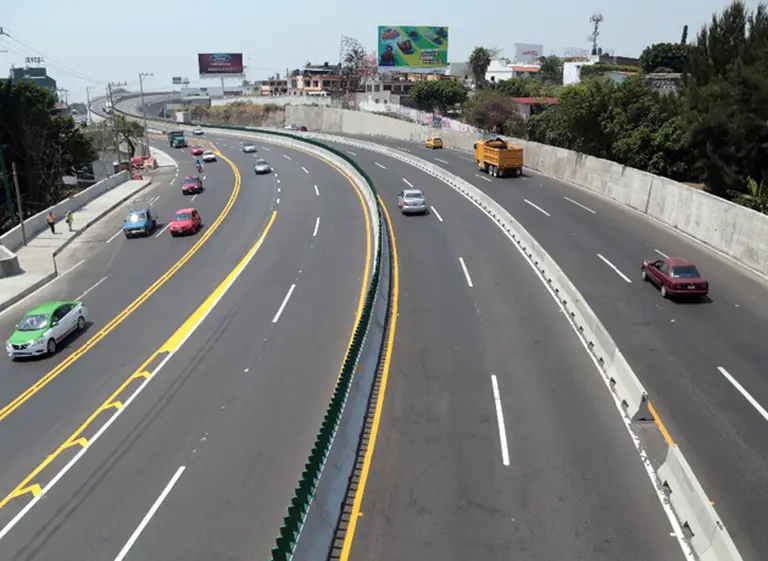 El presidente del Real Madrid quiere comprar la empresa que tiene la concesión de Autopista del Sol y Caminos del Oeste