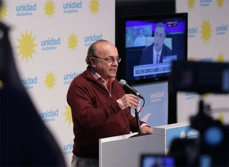 Unidad Ciudadana, con su propio centro de cómputos, asegura que gana por 8 décimas en la Provincia
