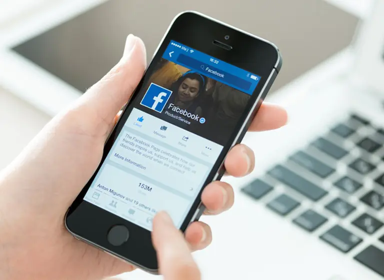 Facebook reconoce que las redes sociales son dañinas y tiene la solución: usarlas más