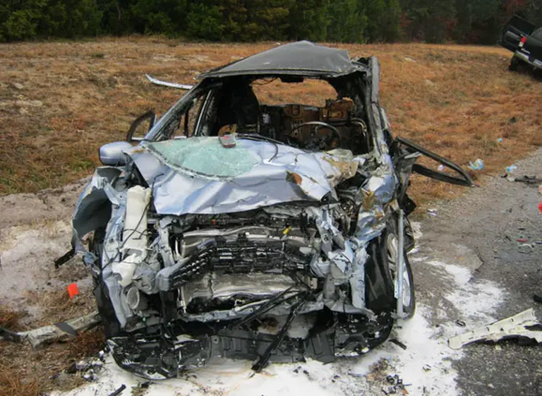 Reciben indemnización millonaria porque les vendieron un auto usado defectuoso