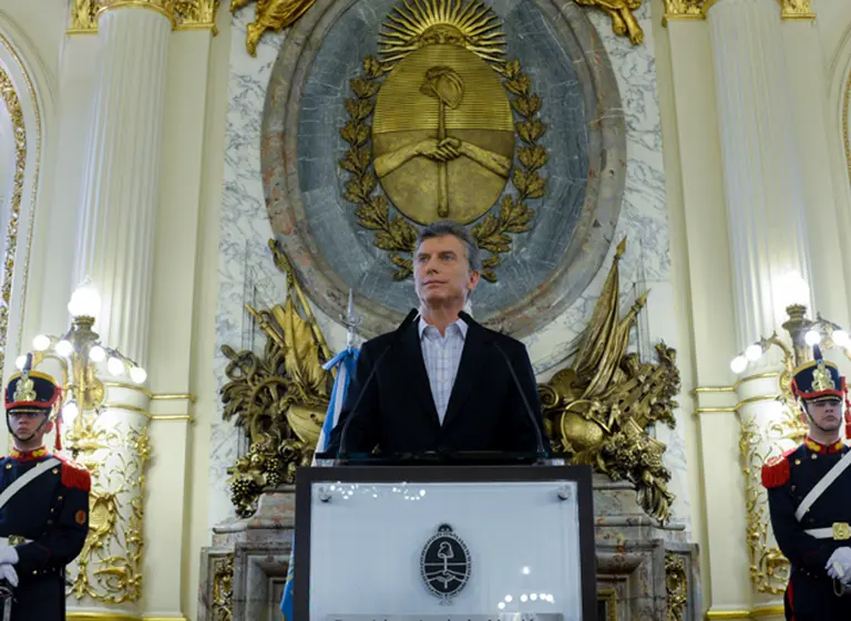 El ajuste arranca por casa: echan mozos y administrativos de la Rosada