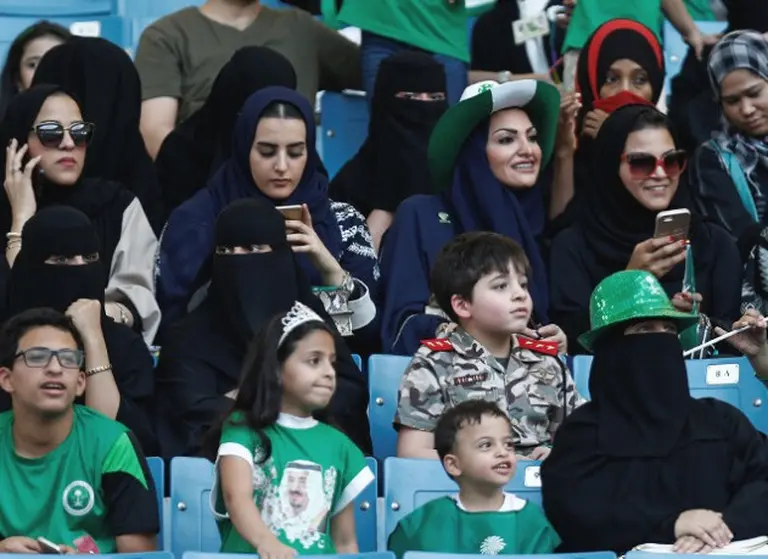 Histórico: Las mujeres de Arabia Saudita podrán asistir a eventos deportivos