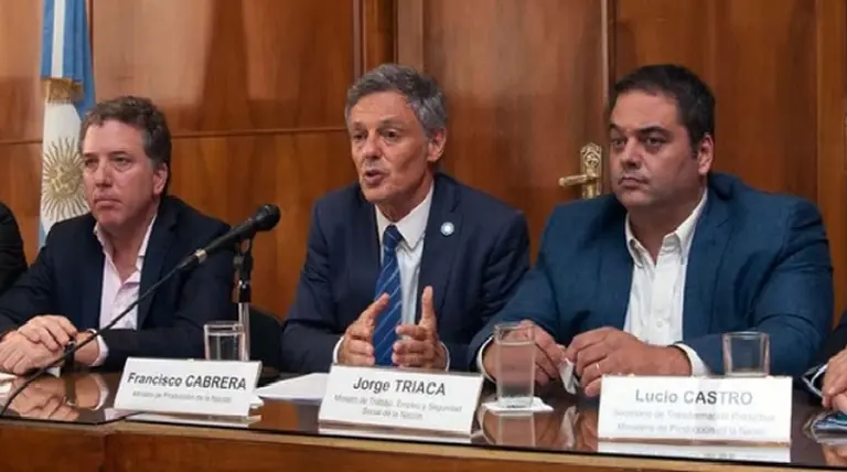 Dujovne, Triaca y Cabrera defenderán las reformas en reunión clave con UIA