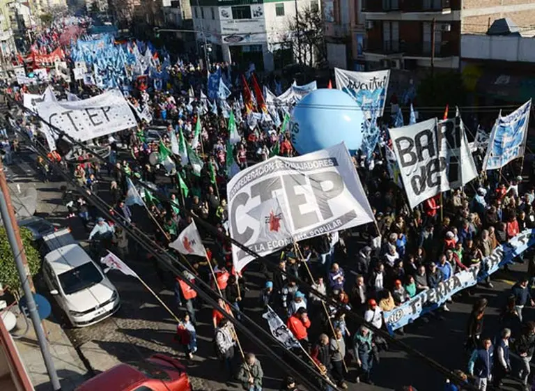 El Gobierno prepara un bono de fin de año para las organizaciones sociales