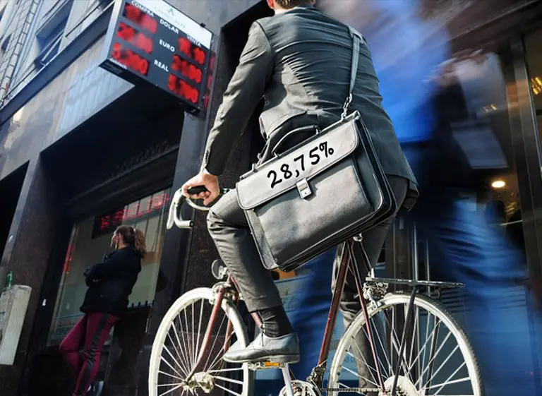 Altas tasas en pesos y dólar quieto, ideal para ganar con la "bicicleta financiera" en vacaciones de verano