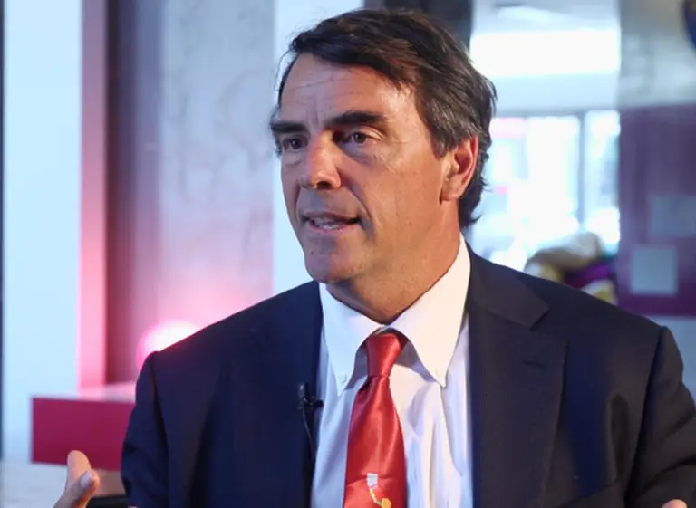 Este gurú elogió a Lacalle Pou y advirtió sobre la "crisis" de la Argentina