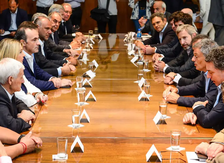 Tierra del Fuego: el Gobierno, los empresarios y los gremios firmaron un acuerdo de "productividad"