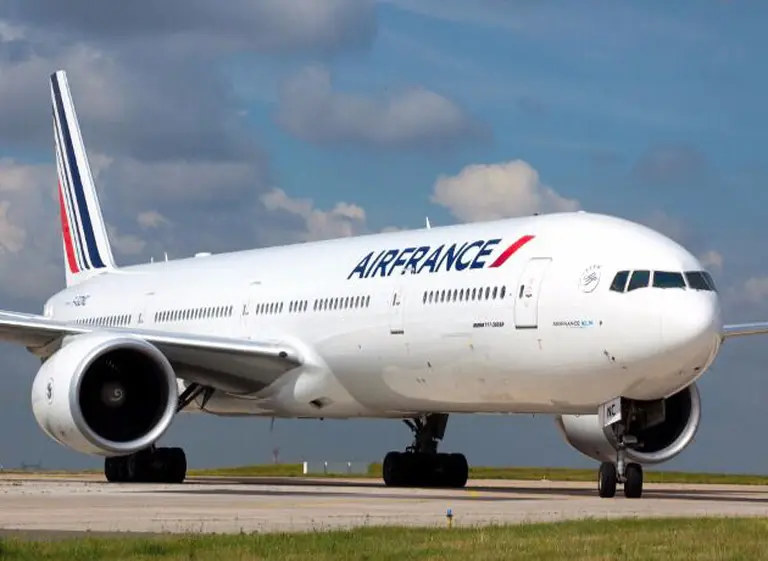 Crece el escándalo de Air France: Parí­s "deplora" la retención de la tripulación y pide explicaciones