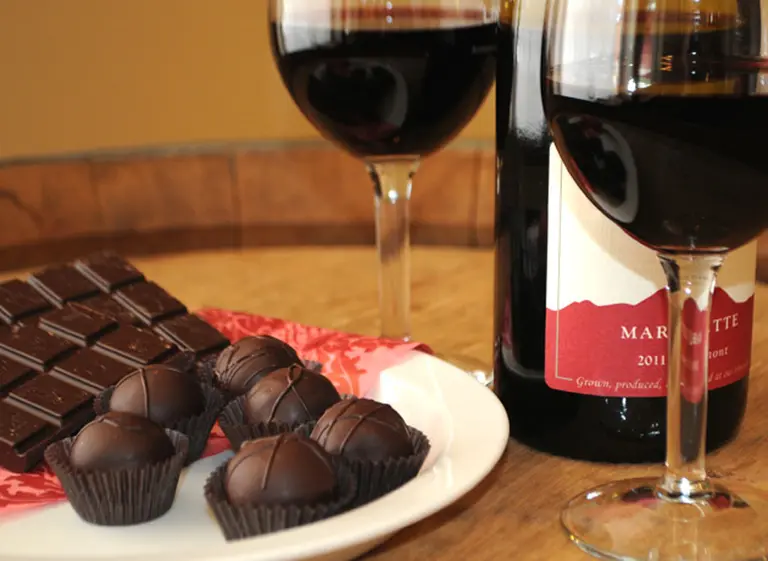 ¿El secreto de la juventud?: vino tinto y chocolate amargo