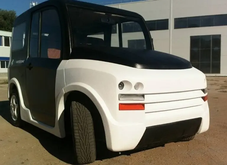 Así­ es el "Neuromóvil", el primer auto controlado con la mente humana