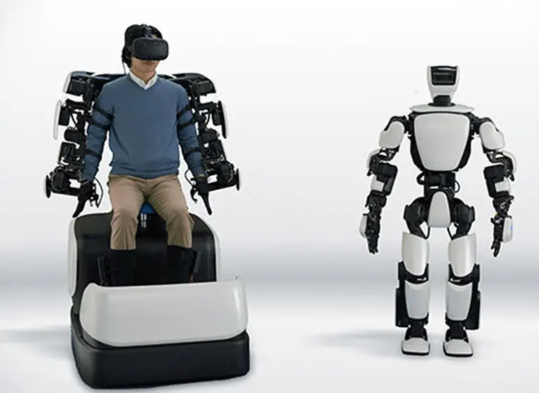 Video: Toyota presentó un robot humanoide controlado mediante exoesqueleto