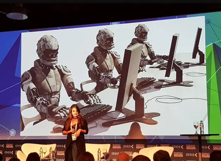 "Tengo 26 años y ya me reemplazó un robot": la historia de una joven que automatizó su trabajo