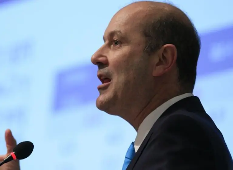 Crecen los rumores de la renuncia de Sturzenegger, pero el BCRA lo desmiente