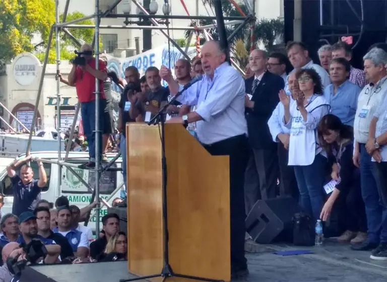 Nace espacio sindical de oposición dura: llaman a resistir reformas macristas