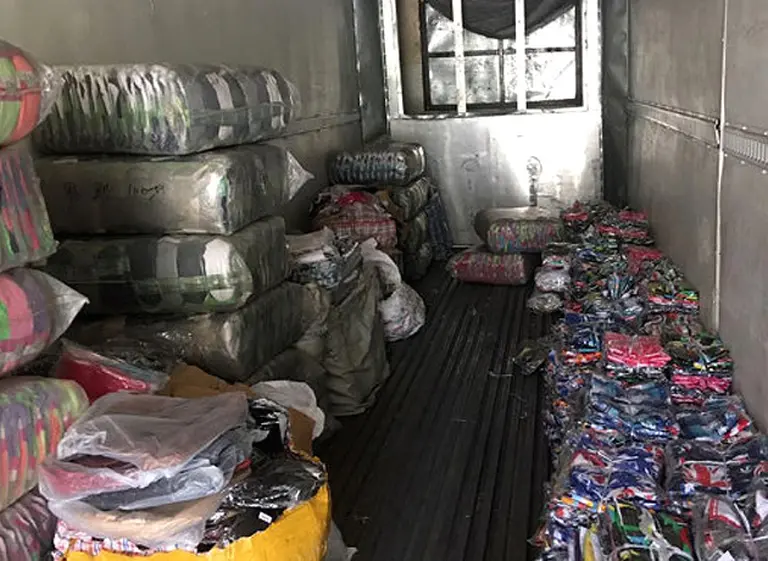 La AFIP incautó un camión con 46.000 prendas sin declarar que vení­a de Chile