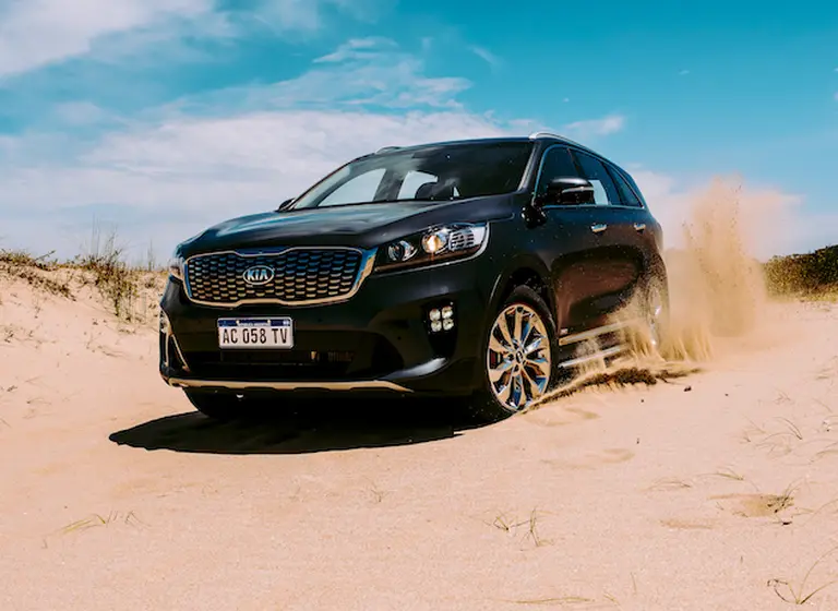Kia presentó la nueva Sorento, con más equipamiento y nuevas versiones