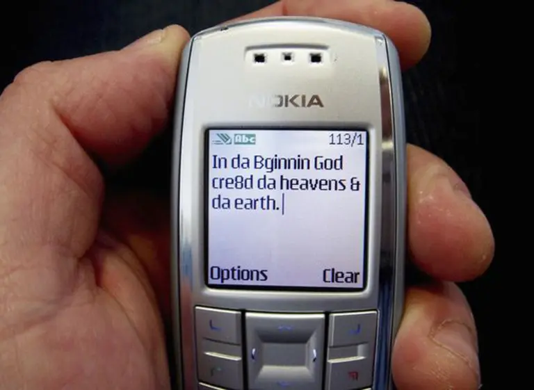 Aniversario del SMS: cómo se logró enviar el primer mensaje de texto de la historia hace 25 años