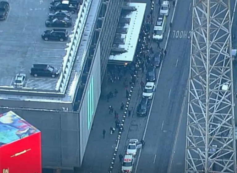 Un atentado en la estación de colectivos de Nueva York encendió la alarma en EE.UU.