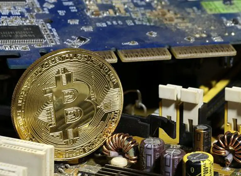 El Bitcoin perdió casi 50% en menos de un mes: ¿es un buen momento para invertir?