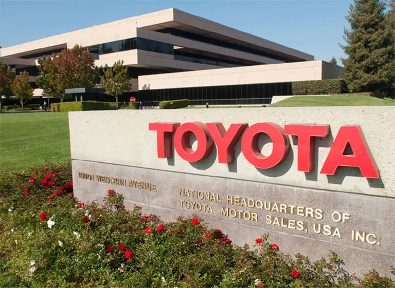 Toyota y Panasonic analizan una alianza para desarrollar baterí­as de autos eléctricos