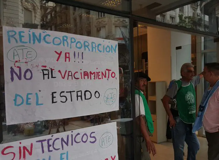 El Enacom despidió a 110 trabajadores y ATE denunció un "desmantelamiento"