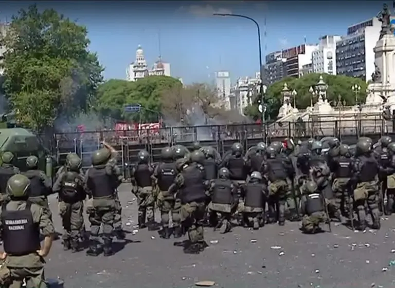 Tras el escándalo en Diputados, se levantó la sesión y Carrió prometió que habrá "compensaciones" para los jubilados