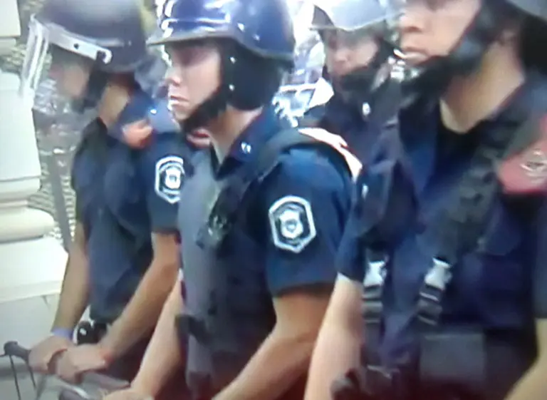 También hubo protestas y represión frente a la Legislatura bonaerense