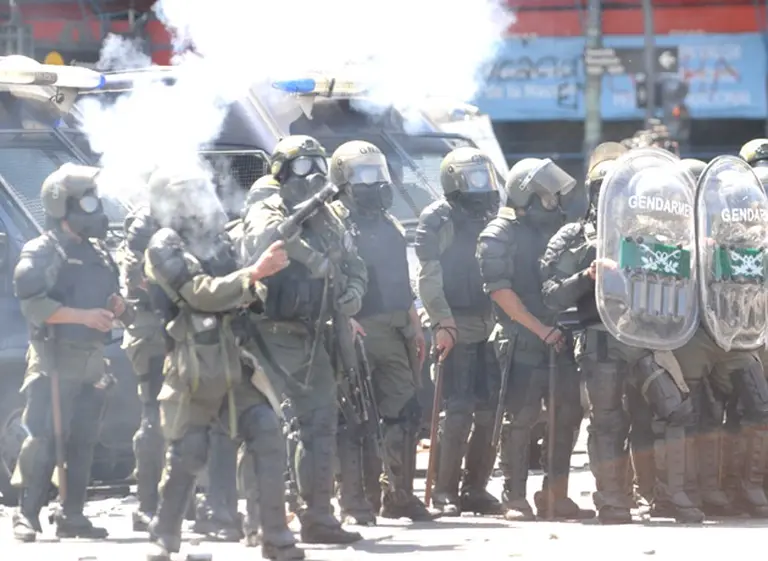 Carrió criticó a Bullrich por la represión: "La ministra tiene que parar"