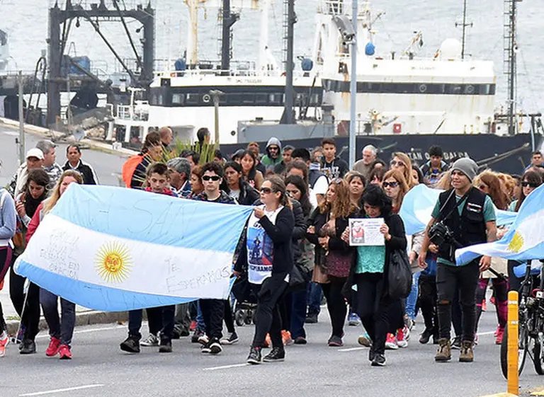 A un mes de la desaparición del ARA San Juan, familiares de los tripulantes marcharon en Mar del Plata