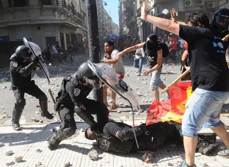 Macri visitó a los policí­as heridos durante los incidentes en el Congreso