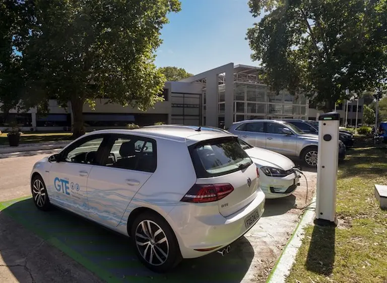 Volkswagen inauguró una estación de carga para autos eléctricos en la planta de Pacheco