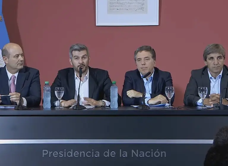 El Gobierno cede y "recalibra" la meta de inflación tres puntos arriba: "Esperamos que sea del 15% en 2018"