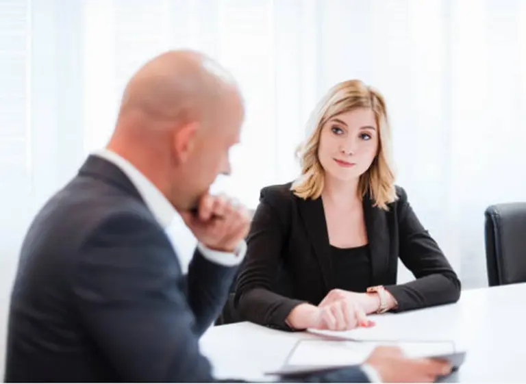 Cinco preguntas que lo podrí­an hacer "patinar" en una entrevista de trabajo