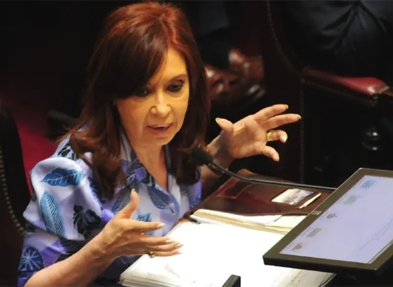 Cristina cuestionó a Macri: "¿Son, se hacen o piensan que somos estúpidos?"