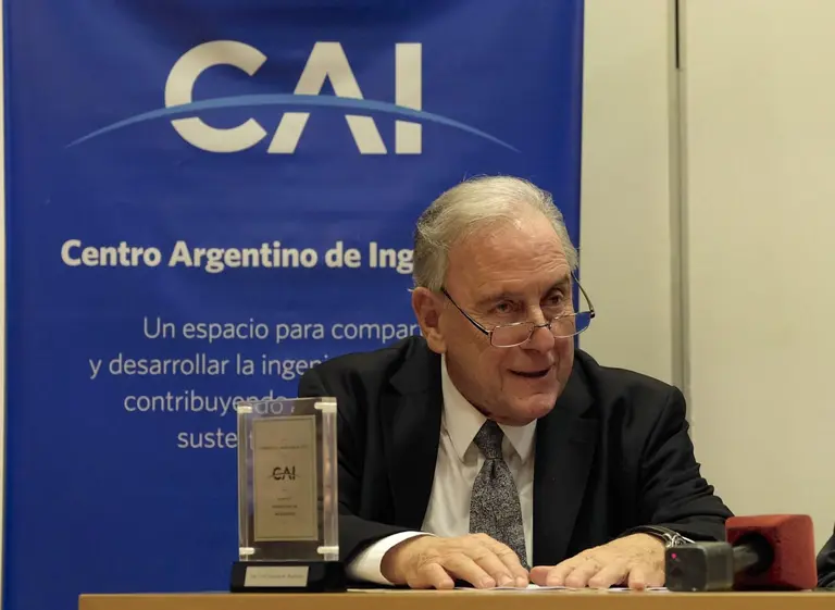 Un extitular de Techint, que construyó el puente Zárate-Brazo Largo, recibió el Premio "La Ingenierí­a" 2017