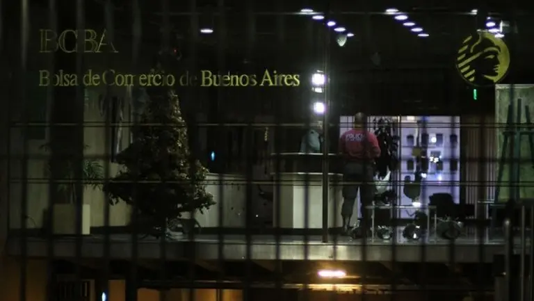 Un grupo comando ingresó a robar a la Bolsa de Comercio porteña