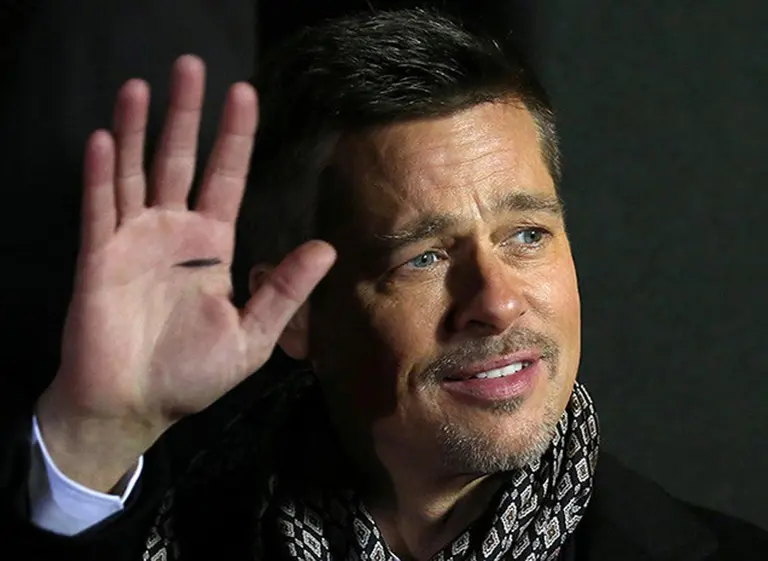 Brad Pitt pagó u$s40.000 en una subasta por una experiencia exclusiva con el equipo de Manu Ginóbili