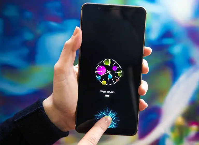 Video: así­ es el primer celular con lector de huellas integrado en la pantalla