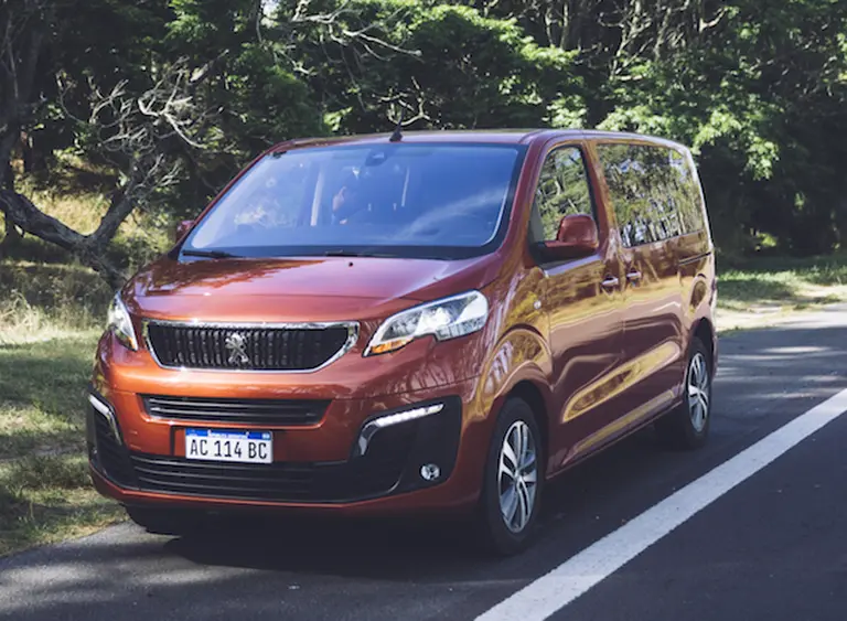 Peugeot Traveller, una van para ocho pasajeros que ya se vende en la Argentina