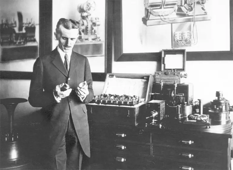 Las cinco predicciones tecnológicas de Nikola Tesla que hoy son parte de la vida cotidiana