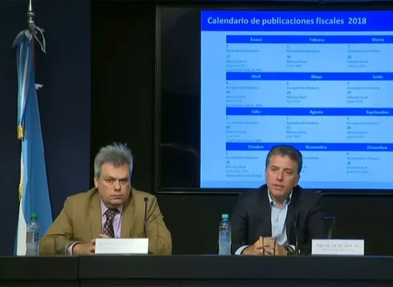 Nicolás Dujovne afirmó que se "sobrecumplieron" las metas fiscales