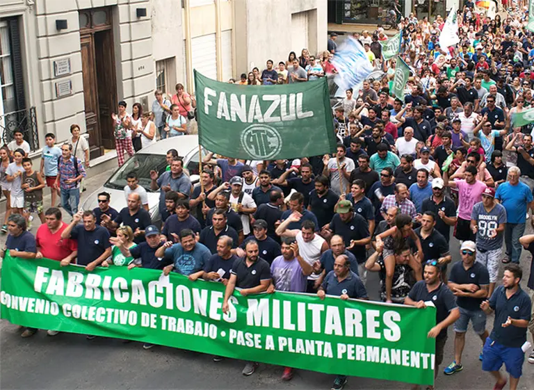 Despidos en Fabricaciones Militares: crece la tensión mientras buscan reubicar al personal