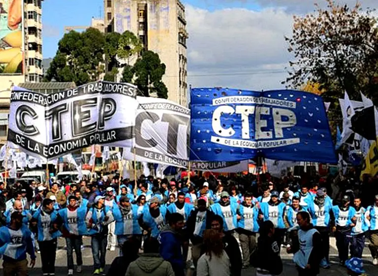 Movimientos se suman a marcha de Moyano tras eliminación de planes