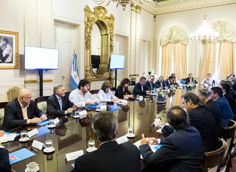 Triaca pidió perdón y el Gobierno dio por "saldada" la crisis por designar a su excasera en cargo polí­tico